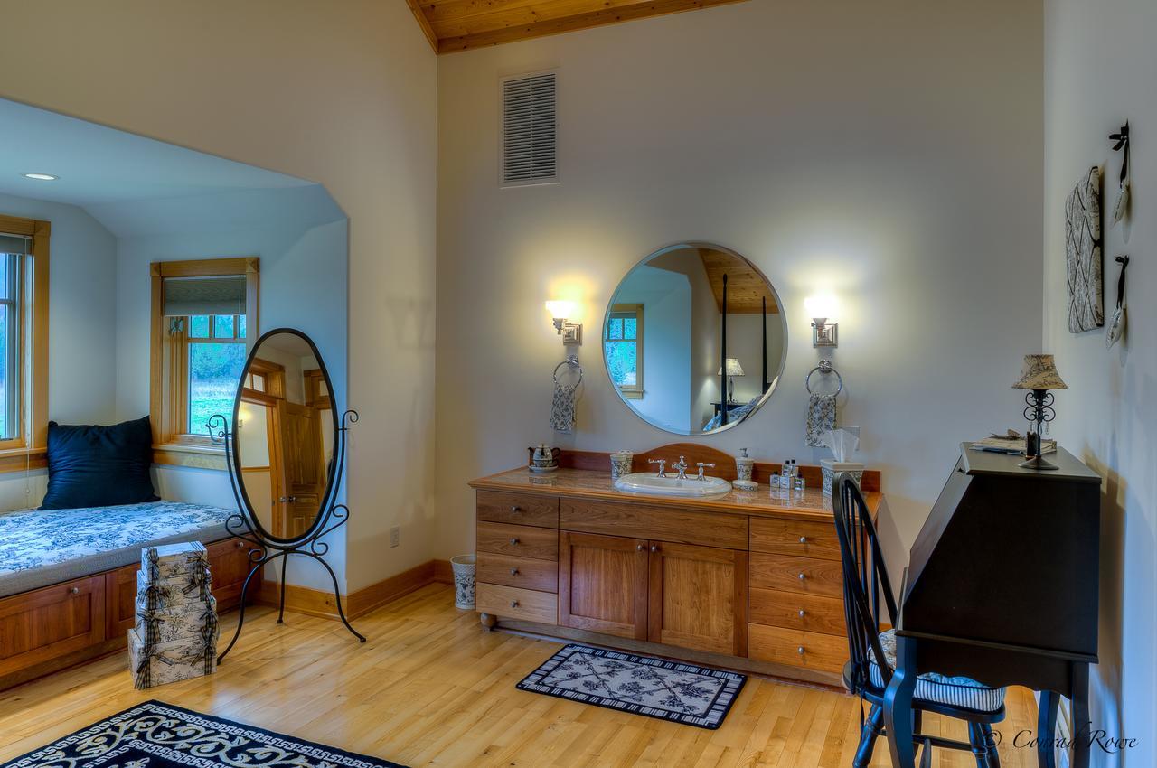 The Lodge At Trout Creek Bed And Breakfast Kültér fotó